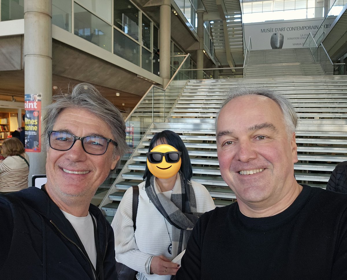 MMoiceanu's tweet image. Merci @AlainMarschall et @Olivier_Truchot pour cette rencontre/dédicace. Aussi sympas et abordables qu'il paraît. Désolée cher Alain, je préfère lire votre livre devant la cheminée et non aux toilettes 😉 Merci encore et bises à toute l'équipe des GG.