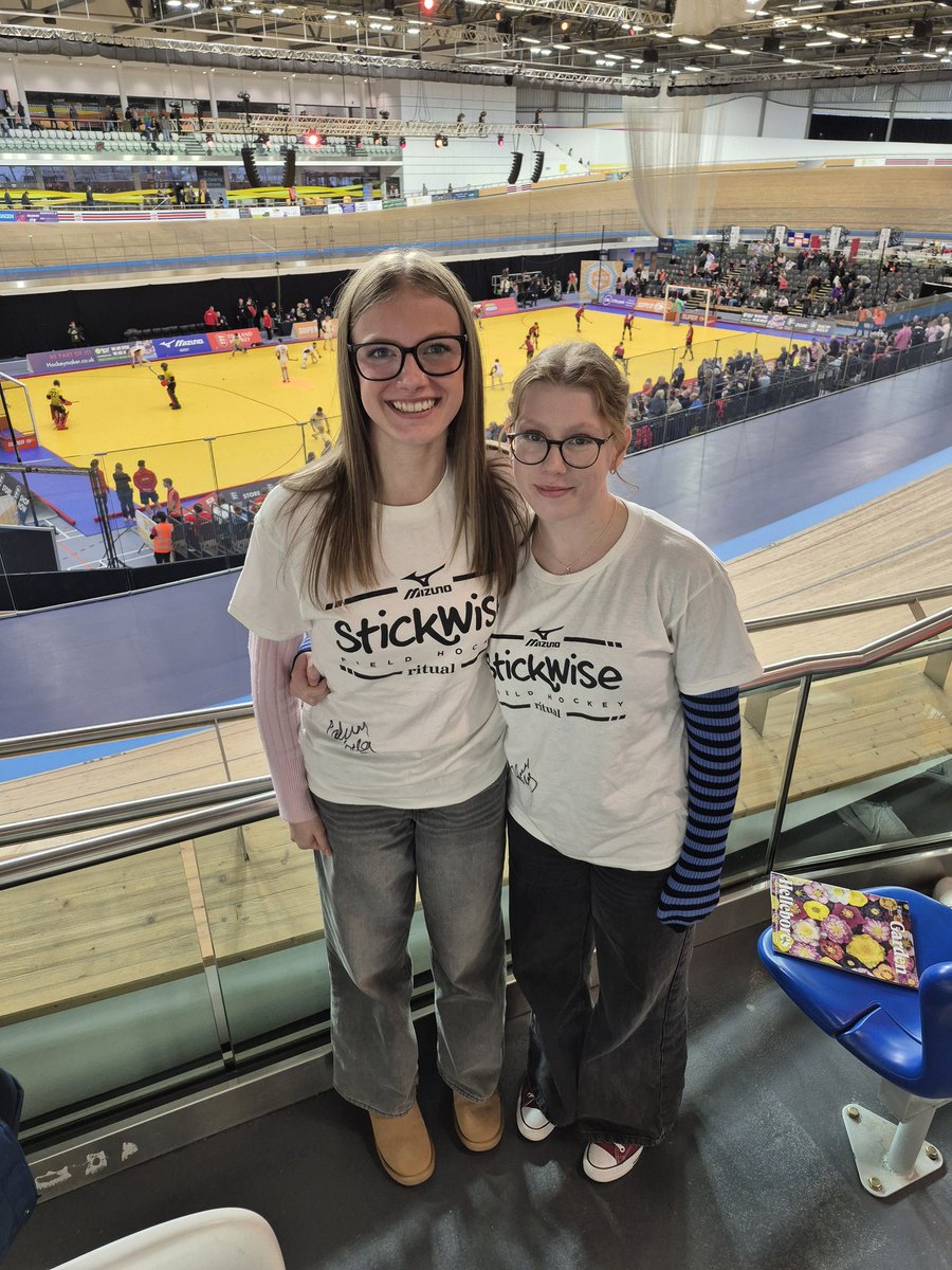 CoYHCJunior's tweet photo. Some of our fab young volunteers have been enjoying the @EnglandHockey indoor Super 6s Derby arena today. Thanks to @stickwise and @mizunofieldhockey #redandblackarmy #hockeyfun π΄β«οΈπ https://t.co/J0mJP6jCOn