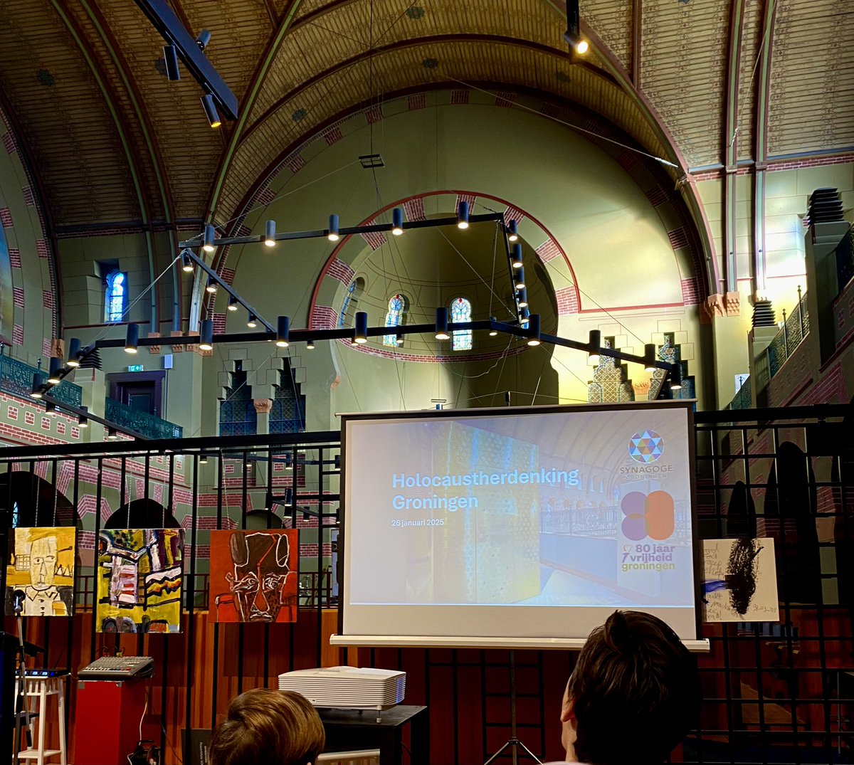 Jim Lo-A-Njoe (@jim_loanjoe) on Twitter photo Holocaustherdenking in de Synagoge van Groningen. Met een lezing door Loek Marcus en een toespraak door onze Commissaris van de Koming, <a href="/renepaas/">René Paas</a>
#80jaarvrijheid #herdenken <a href="/gem_groningen/">Gemeente Groningen</a> <a href="/synagoge050/">Synagoge050</a> #Shoa Holocaustherdenking in de Synagoge van Groningen. Met een lezing door Loek Marcus en een toespraak door onze Commissaris van de Koming, <a href="/renepaas/">René Paas</a>
#80jaarvrijheid #herdenken <a href="/gem_groningen/">Gemeente Groningen</a> <a href="/synagoge050/">Synagoge050</a> #Shoa