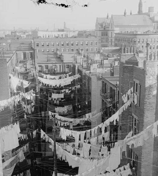 Laundry hung out to dry in New York City (1900s)