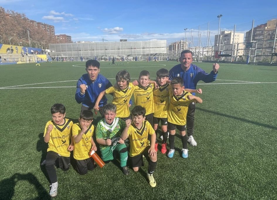 ffbadalona_base's tweet photo. Triomf del Prebenjamí S8!

Victòria clara al camp del Sistrell (1-9). L’equip domina de principi a fi, encaixant només un gol en un petit despist defensiu. Dos dels gols, resultat directe de jugades treballades! 💙💪🏼

#CiutatDeBadalona https://t.co/XUO426xwiH