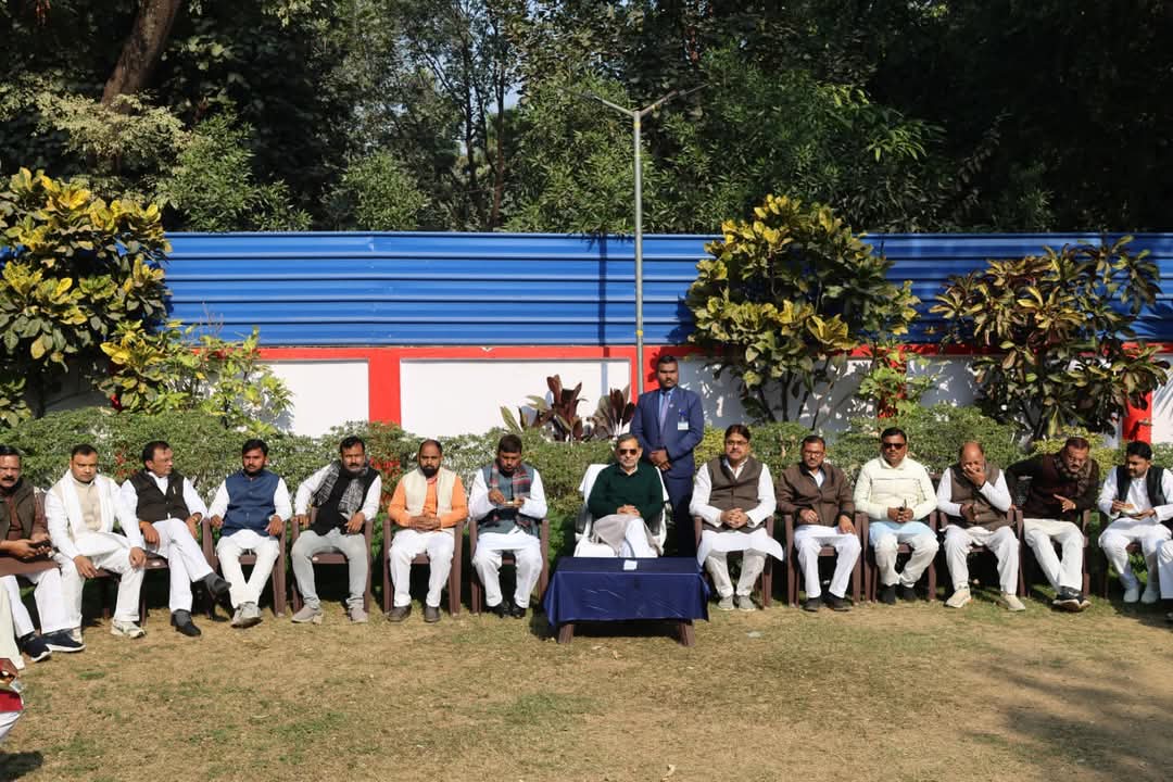 MadanRLM's tweet photo. राष्ट्रीय लोक मोर्चा के कैम्प कार्यालय पटना में आयोजित गणतंत्र दिवस समारोह में पार्टी के राष्ट्रीय अध्यक्ष आदरणीय उपेन्द्र कुशवाहा जी की उपस्थिति में राष्ट्रध्वज फहराया। बड़ी संख्या में पार्टी के कार्यकर्ता और पदाधिकारी इस कार्यक्रम में शामिल हुए।#RLM #JoinRLM #RepublicDay2025 https://t.co/ntgbTaVeiL