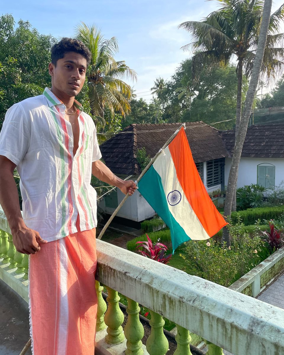 VaibhavMW's tweet photo. Happy Republic Day 🇮🇳
Pic Is From 2022 😹✌🏻
.
.
.
#republicday #india #tricolortheme #festivewear #modelsofindia https://t.co/pQkpNuVfJD