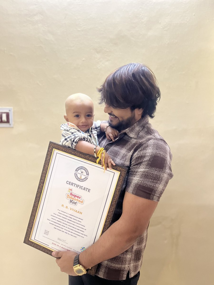 Rajeshrj_offi's tweet photo. Happy parent 🥹❤️❤️
My son set has been awarded as super talented kid for achieving in 4 months .
Thanks to @ibrecord @S_AravindRamesh sir @ActorAnanth na for honouring and reconganising young talents .
#vivaan #firstaward #worldrecord https://t.co/qWXmgqHbU5