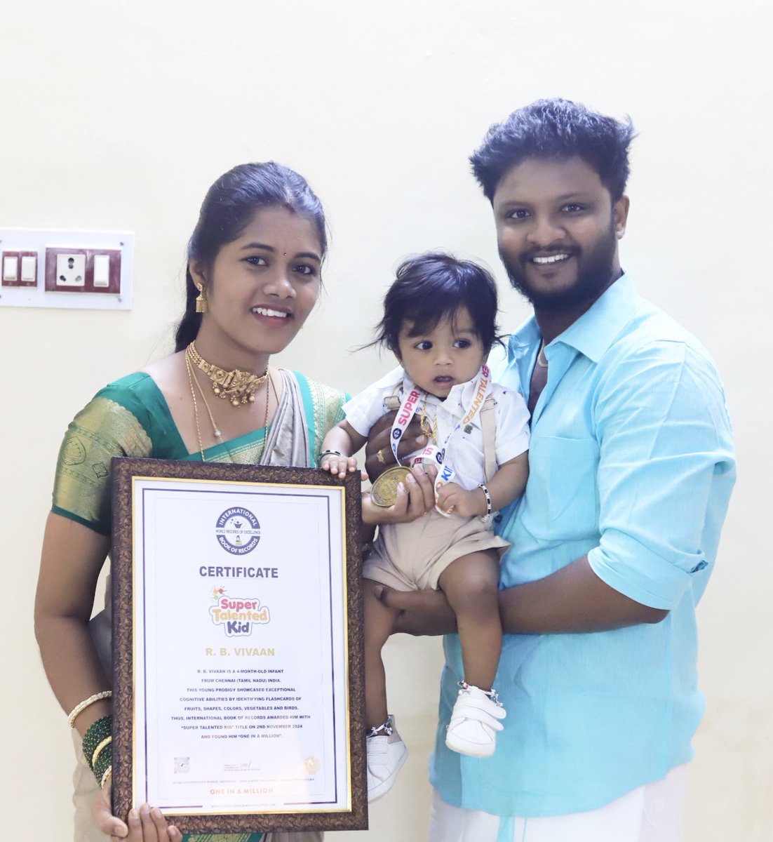 Rajeshrj_offi's tweet photo. Happy parent 🥹❤️❤️
My son set has been awarded as super talented kid for achieving in 4 months .
Thanks to @ibrecord @S_AravindRamesh sir @ActorAnanth na for honouring and reconganising young talents .
#vivaan #firstaward #worldrecord https://t.co/qWXmgqHbU5