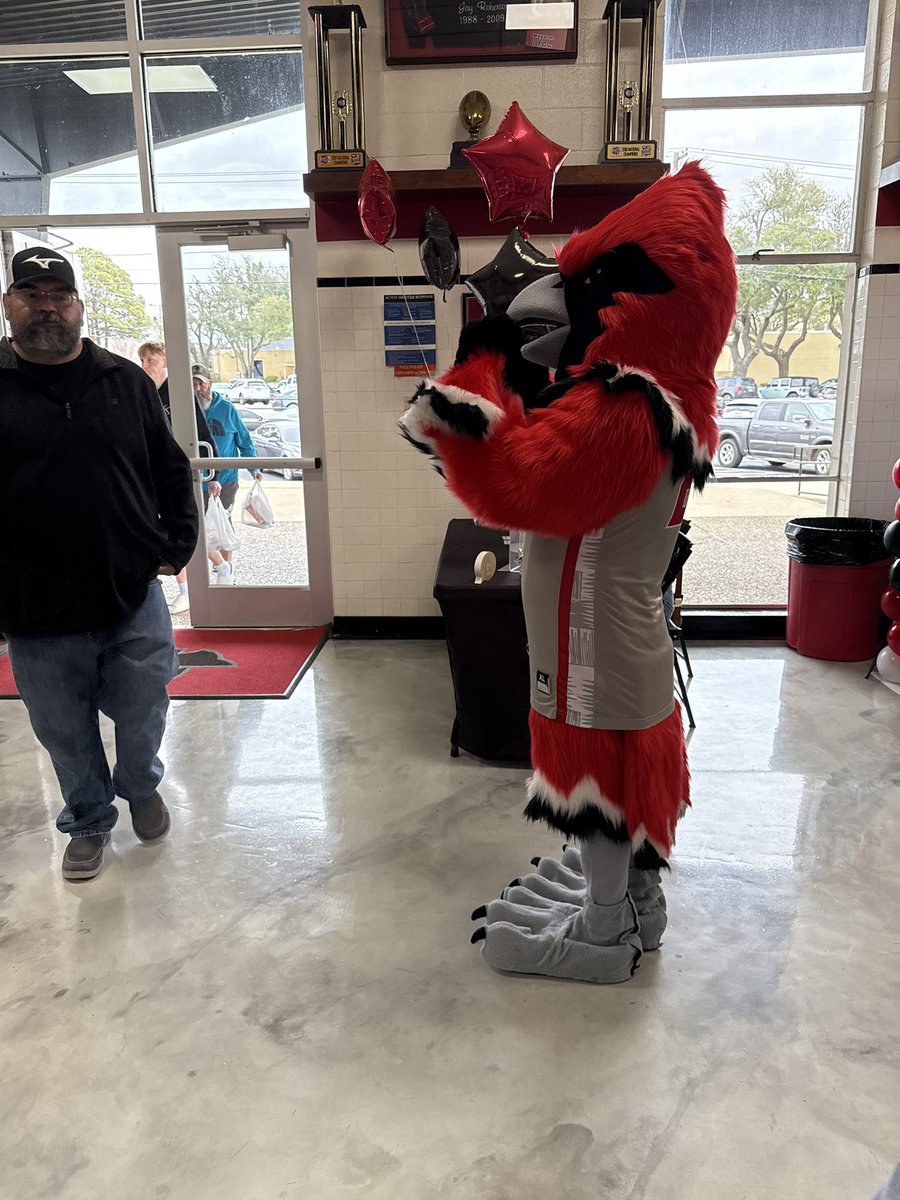 alicia daniel tweet media