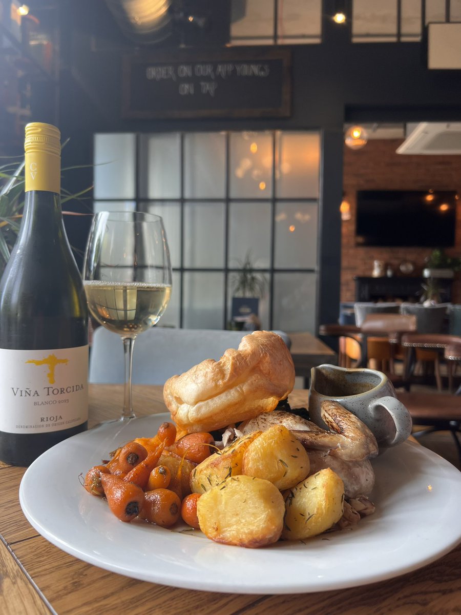 Waiting on the days we can eat a roast dinner while the suns shining ☀️ 

#roast #sunday #sunshine #chicken #cambridge #youngs