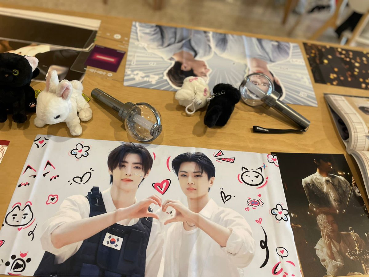 luvjayevryday's tweet photo. dicaci tak tumbang, dipuji ga terbang, dikasih momen makasih bang🖤🤍❤
@sslia15
@theredstringjs
#theredstring_jayhoon
#흑백즈_soulmate https://t.co/0PRFzvEAaV