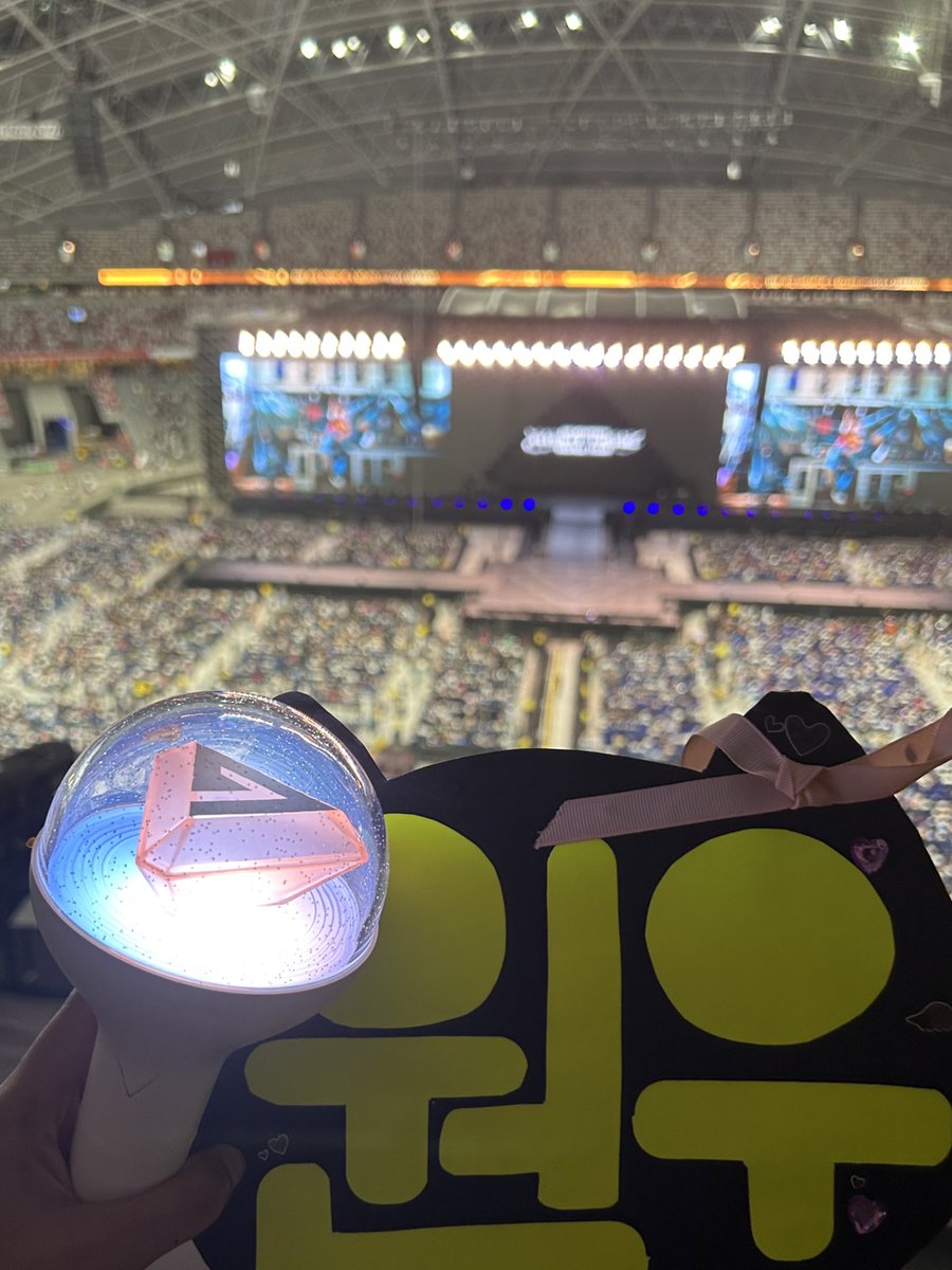 iamktrash's tweet photo. After so long😭😭😭😭
Be the sun ticketing was WaR but finallyy😭 everything was an UPGRADE (except my lightstick)
#SVT_RIGHT_HERE_IN_SINGAPORE https://t.co/dl95OuQQBo