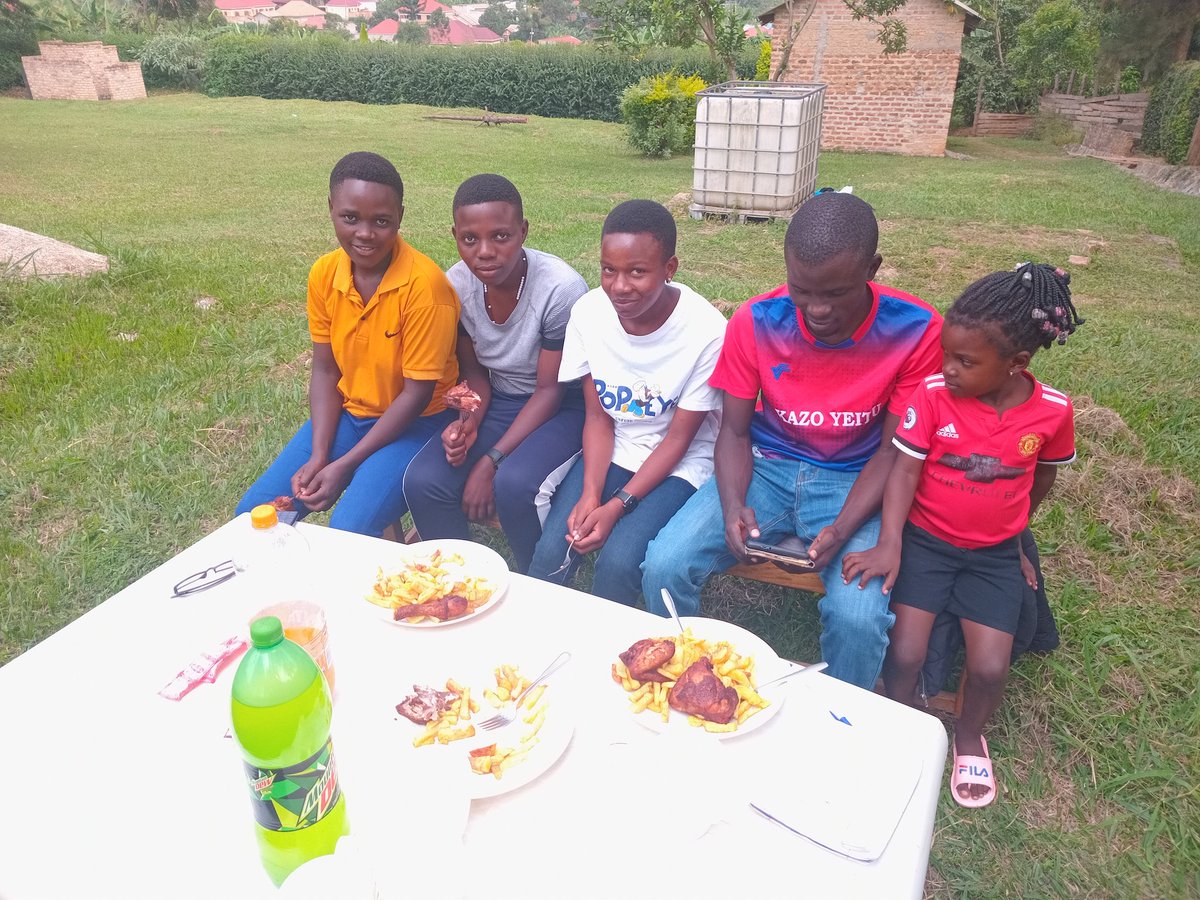 MbraLionesses's tweet photo. The Mbarara Lionesses take a break from rugby and will be back after the Western League. A few of the players went out for chicken 🐔 &amp; chips 😋 https://t.co/c7BRYNLW9V