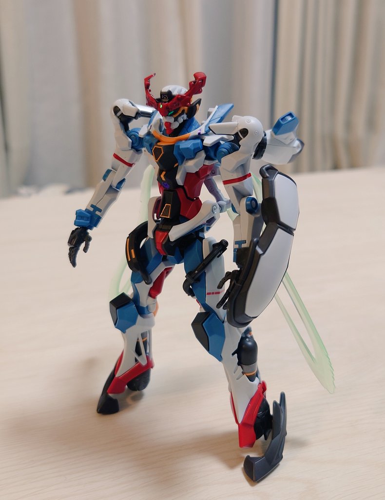 torihitosan's tweet photo. 先週ガンダム見てビックリ　やっとプラモ組めました https://t.co/MwLcx8zxsk