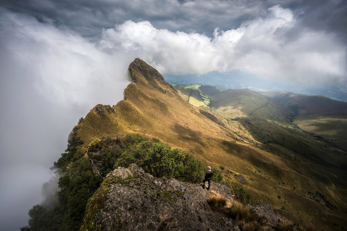 Pasochoa, Ecuador 🇪🇨
This photo was taken during an acclimatization hike on my recent trip to Ecuador. It was an essential part of preparing for my summits of Cotopaxi (5,897 m) and Chimborazo (6,263 m), the country’s two highest peaks.