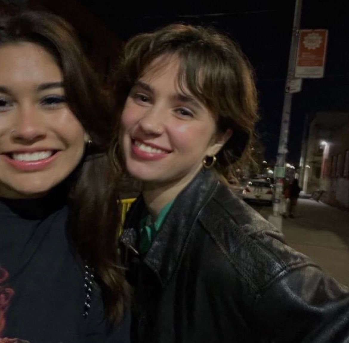 ㅤ

                 ah… 
                 et je suis à new york 
                                avec emma !
                                        🕶️🍎🗽

— open.spotify.com/track/1hR8BSuE…