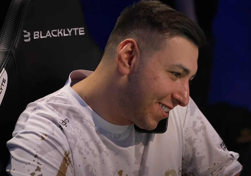 TheCSTimes's tweet photo. XANTARES getting warmed up, and meanwhile talking to someone on the phone 📞

this one gotta be a Top CS2 Moment 😅 https://t.co/Q2VB2yeuVm