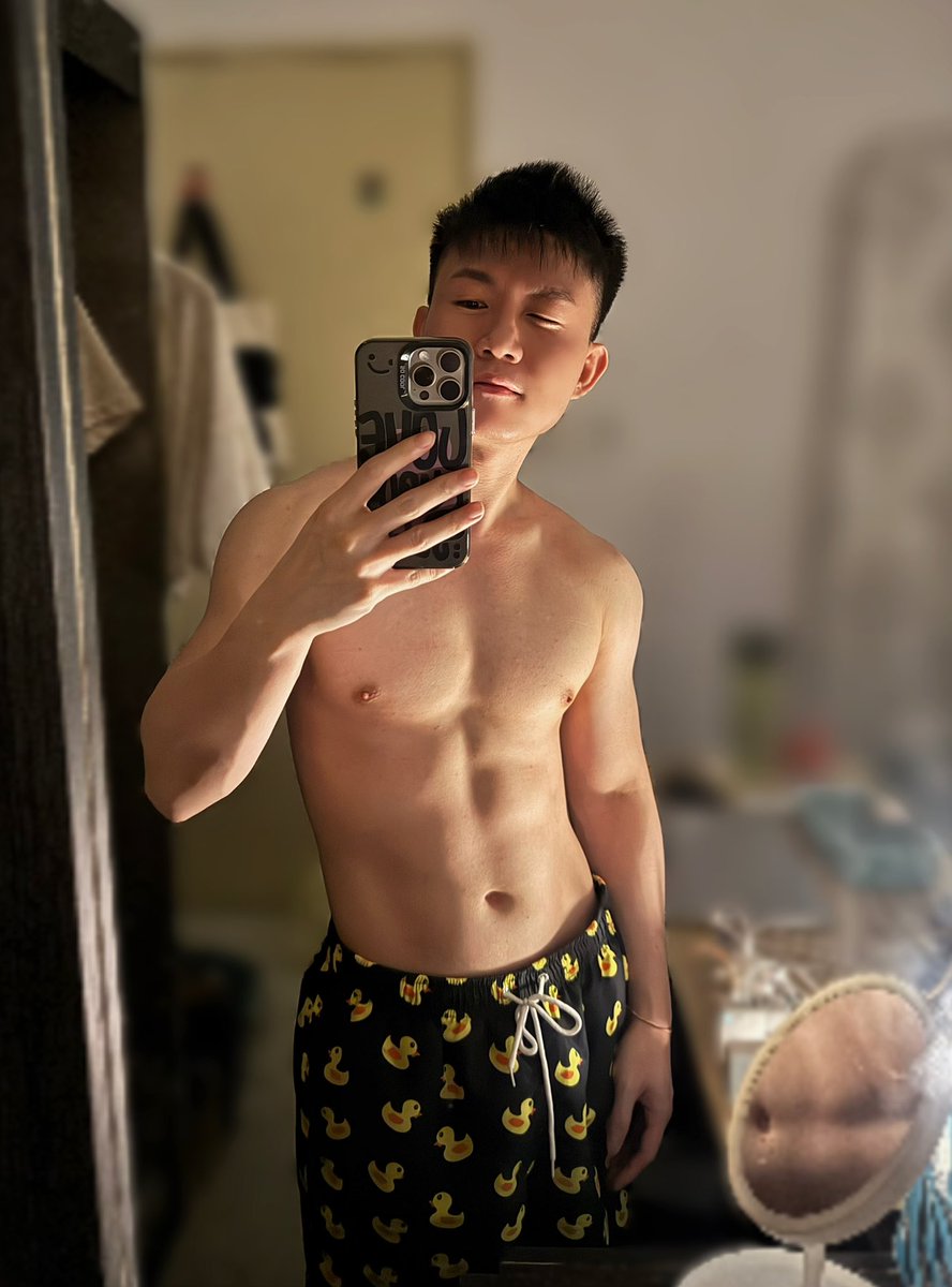 明天可以回家过年了，开心开心😃
希望新年回来我的几块还在😩