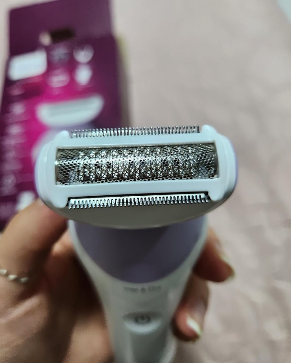 silenciofloral's tweet photo. se eu tivesse que recomendar algo pra depilação, seria isso aqui. não machuca, ajuda a melhorar a pele pós-depilação, previne foliculite e pelos encravados… não dói nada e é super gentil com a pele. toda mulher com sensibilidade deveria testar isso https://t.co/gLgJzY4rEQ
