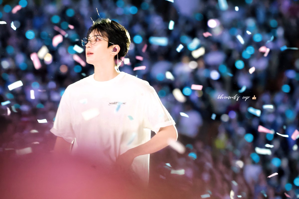 ᴛʜᴜᴍʙs ᴜᴘ ₇₁₇ tweet media