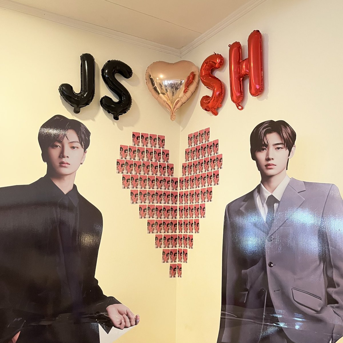kodoksiul_'s tweet photo. super happy!! thank you @theredstringjs ♥︎
🖤🤍
#theredstring_jayhoon
#흑백즈_soulmate https://t.co/84dlgD8xxs