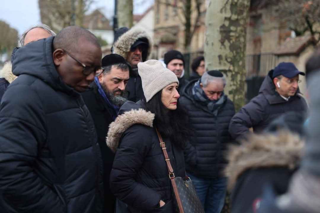 Commémoration de la libération des camps d'Auschwitz Birkenau il y a 80 ans. Rendons hommage aux victimes du système nazi, dont 6 millions de Juifs d'Europe. Le fascisme est toujours d'actualité, notre devoir est d'agir pour construire un monde de paix et de fraternité.