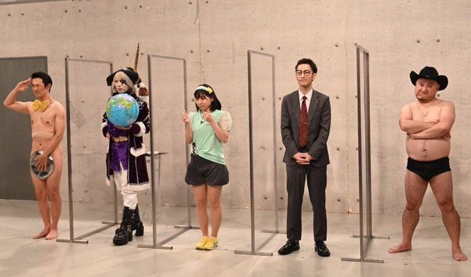 yeskiri's tweet photo. 何度見てもクレヨンしんちゃんの映画に出てくる敵組織の幹部にしか見えない https://t.co/sbQ7u90FMn