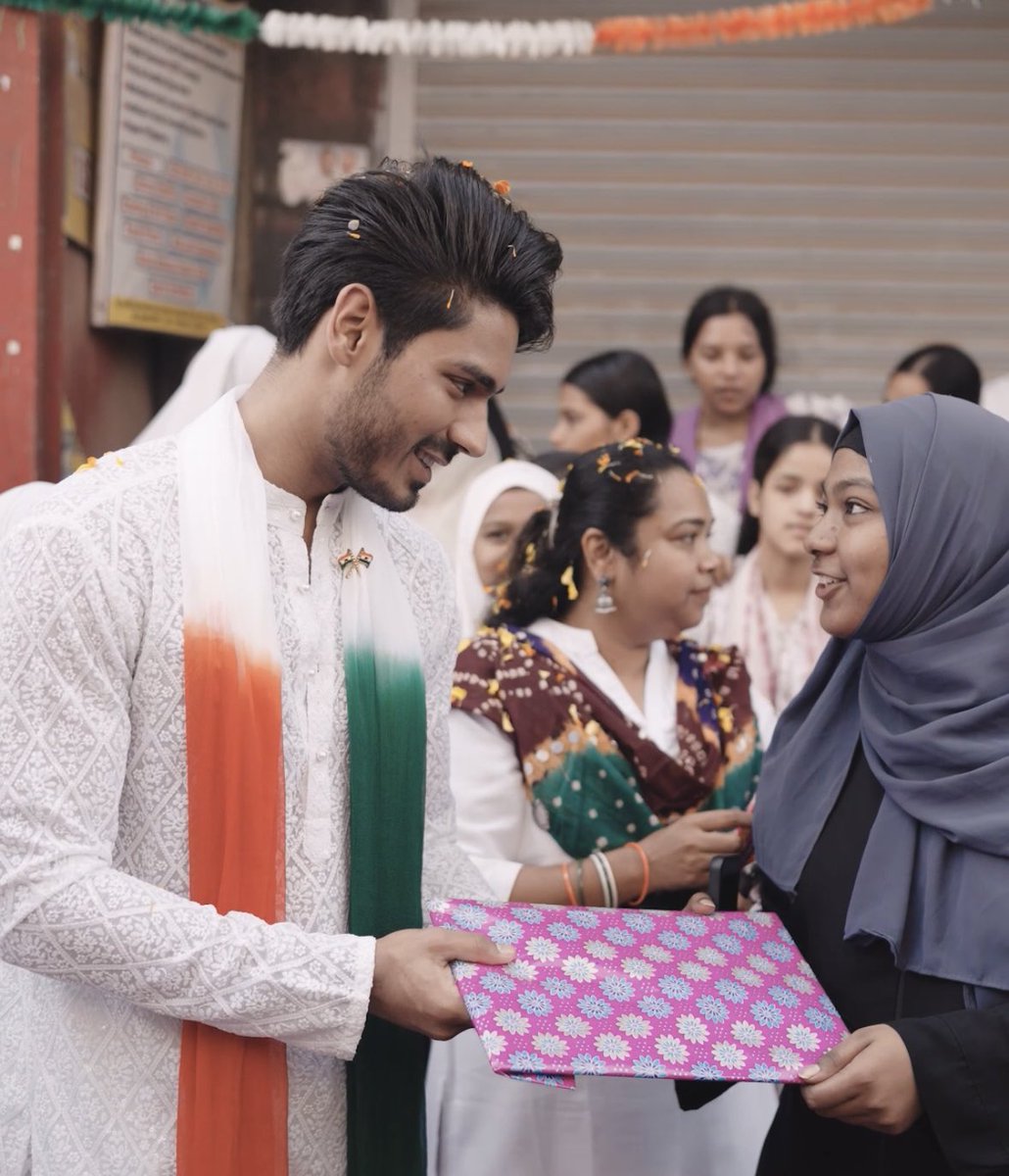 Diggy Gang (@itsdiggygang) on Twitter photo The happiest Republic Day spent with underprivileged kids who radiate nothing but love and positivity! ❤️
<a href="/RedboysF/">Red Boys Foundation™</a>
गणतंत्र दिवस की हार्दिक शुभकामनाएं 🇮🇳
#RepublicDay2025 The happiest Republic Day spent with underprivileged kids who radiate nothing but love and positivity! ❤️
<a href="/RedboysF/">Red Boys Foundation™</a>
गणतंत्र दिवस की हार्दिक शुभकामनाएं 🇮🇳
#RepublicDay2025