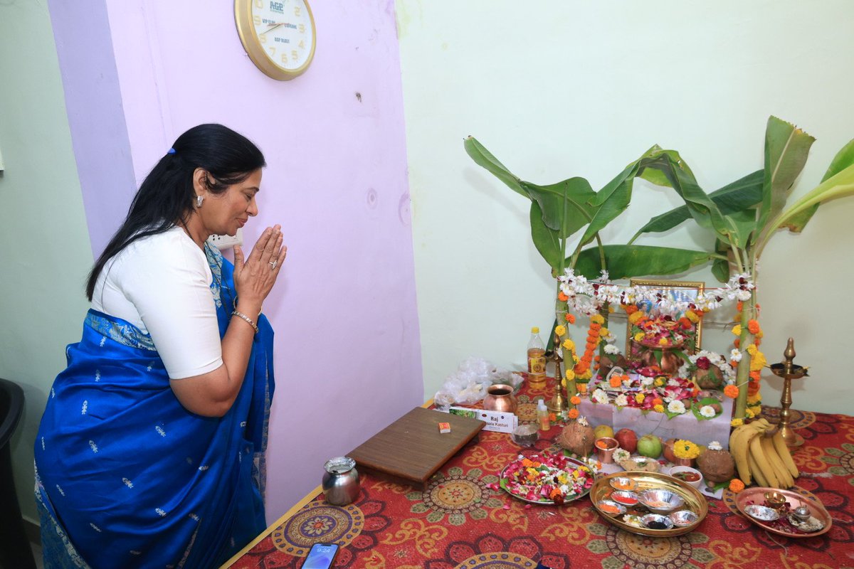 Connectgeeta's tweet photo. शिखर को. ऑप. हौ. सो. संघवी नगर में श्री सत्यनारायण महापूजा का आयोजन किया गया था। इस आयोजन में उपस्थित रहकर भगवान के दर्शन कर सभी को शुभकामनाएं दी। इस अवसर पर श्री. दिलीप भाबड भी उपस्थित थे।
#mirabhayandar #connectgeeta #satyanarayan #satyanarayanapooja #blessings https://t.co/9UqcIbxp0d