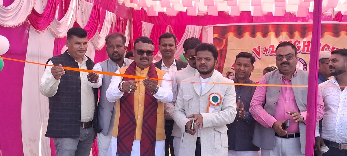 amityadavmla's tweet photo. जयनगर प्रखंड के अल्हो में स्थित डीएवी प्लस-टू पब्लिक स्कूल में 76वें गणतंत्र दिवस के उपलक्ष्य में आयोजित झंडोत्तोलन कार्यक्रम का शुभारंभ फीता काटकर किया किया। 

#RepublicDay2025 #Alho #Jaynagar #BarkathaVidhansabha https://t.co/OHNFeVe91M