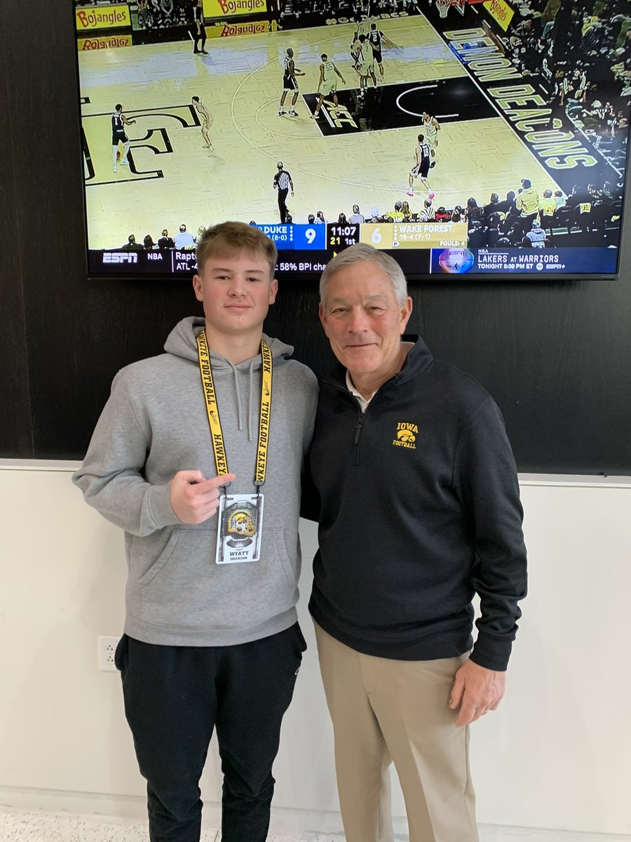 _WyattErickson's tweet photo. Had a great junior day visit with @HawkeyeFootball thank you for having me out! Had some great conversations with @CoachTimLester excited to get back up there soon! #GoHawkeyes

@KellerChryst @LadellBetts46 @JJPaul53 @CoachPum @CoachHoover @JPRockMO @AllenTrieu @SWiltfong_ @samspiegs @PrepRedzoneMO @6starfootballMO