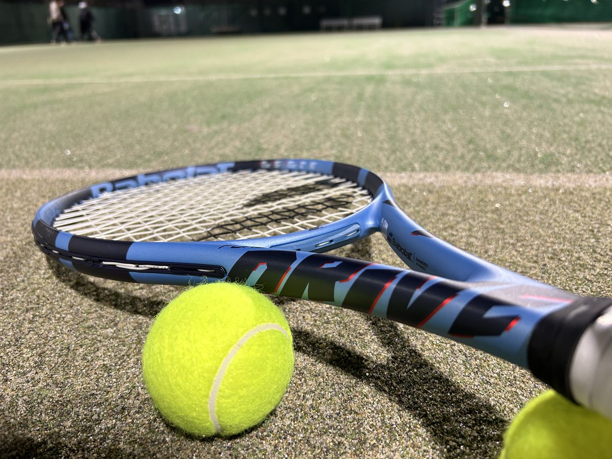 Fukizuka_LAFINO's tweet photo. 珍しい日曜のお休みだったのでプライベートでテニス🎾
夜空のピュアドライブもまた違ったカッコ良さが✨
…ちゃんと使いこなせるようになりたい😂
#babolat
#babolatjapan
#babolatfamily
#puredrive
#バボラ
#バボラジャパン
#バボラファミリー
#ピュアドライブ https://t.co/Hk2ai18NP5