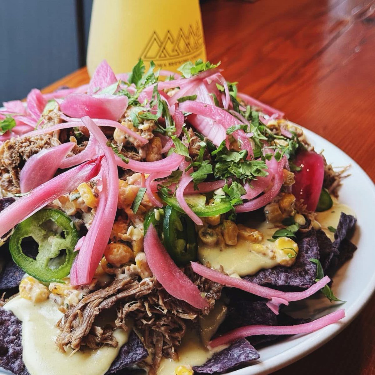 Do you treat Sunday as the end of your week or the start? Come mull it over with a pint and some eats. Either way, we’re open from 11 to 5! ❄️🍻