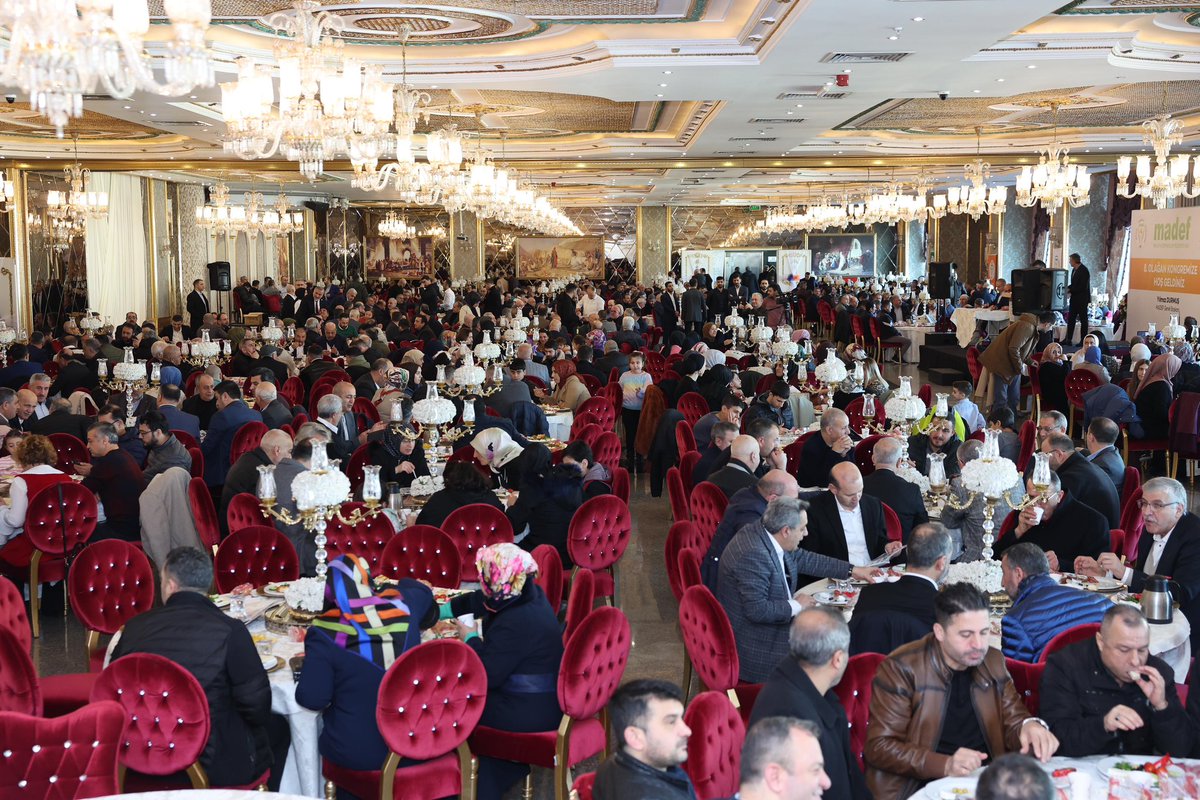 Malatya Dernekler Federasyonu(MADEF) 8. Olağan Kongremizi yoğun bir katılımla gerçekleştirdik.

Yeniden MADEF Genel Başkanılığına Yönetimimle birlikte bizleri seçen tüm Dernek Başkanlarımıza ve Delegelere teşekkür ederiz.