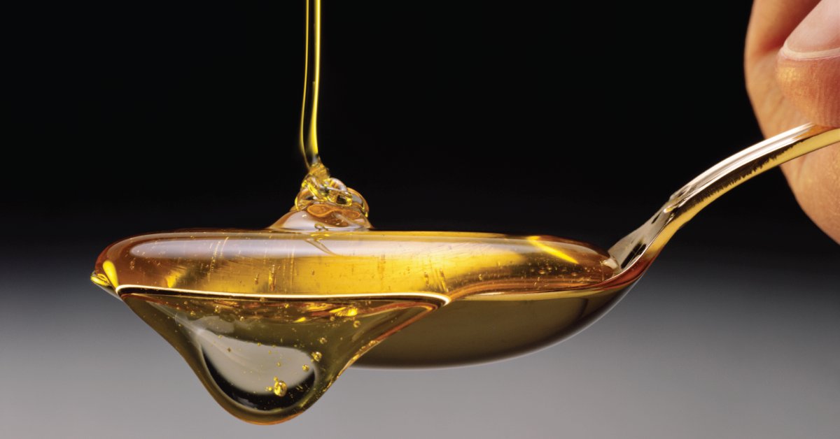 WebMD's tweet photo. Honey is full of antioxidants that can protect your cells and be good for inflammation. It also can help with the mix of bacteria in your gut, which is important for digestion and getting nutrients from food. https://t.co/SIIJGa9iLu https://t.co/XmeTxU8c64