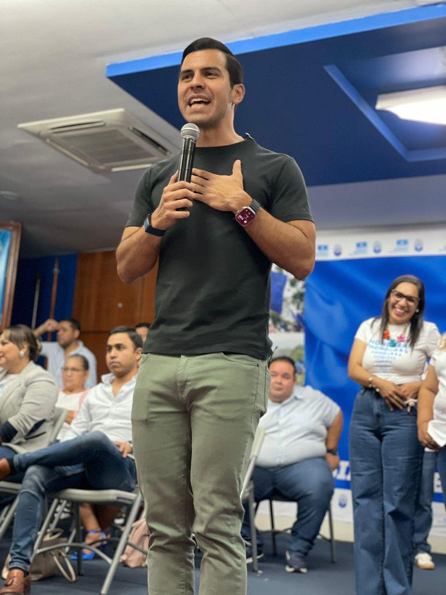 Qhubotvoficial's tweet photo. #QhuboTV | ERASMO PORTILLO LE CELEBRA EL DIA DE LA MUJER A LA BASE NACIONALISTA 

El Precandidato a Alcalde del Distrito Central @ErasmoJPortillo le celebró a las principales coordinadoras de su Movimiento. 

Además se comprometió a que no volverán a ser utilizadas como escalera para que los mismos lleguen a los puestos más altos para servirse ellos y no a los demás.