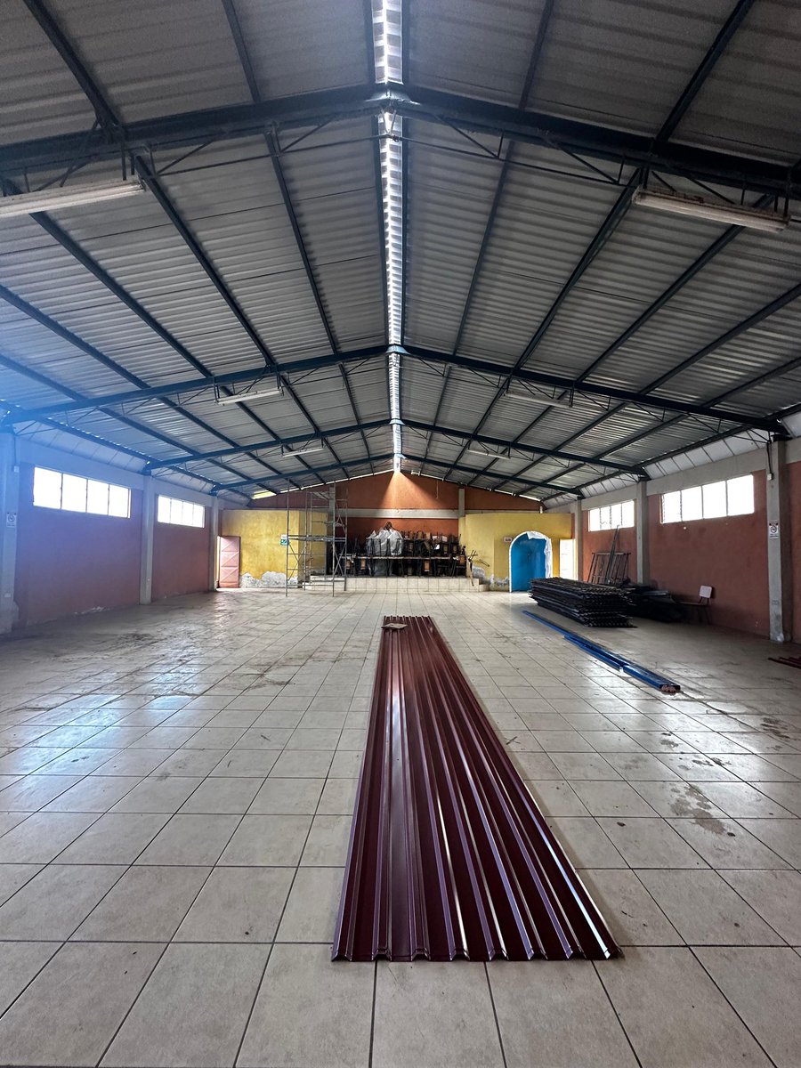 Oreamuni's tweet photo. #InversiónComunal 

¡Con una inversión de ₡8 millones de colones, hemos entregado el techado del Salón Parroquial de la comunidad de Paso Ancho, en Cot de Oreamuno! 😍🙌🏼

Continuamos trabajando en beneficio de nuestras comunidades. 

#administración2024_2028 #Infraestructura https://t.co/jg73A4kgPC