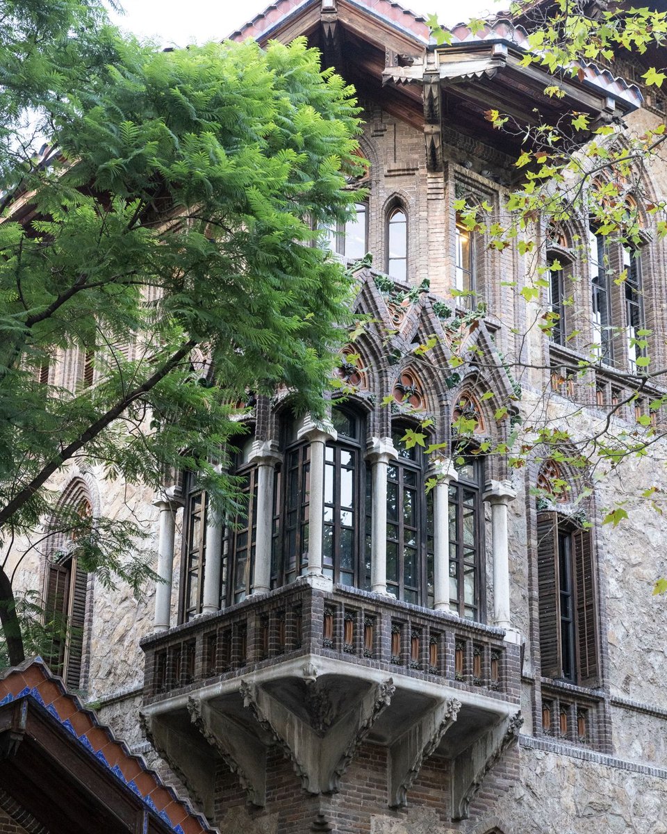 La ruta "Gran Via de les Corts i el modernisme desconegut" et proposa gaudir de Barcelona a través de la mirada d’un moviment artístic i cultural que parla de transformació, de modernitat i de futur.

Quan es farà? El 28/01!

via.bcn.cat/xVYq50UKjp9