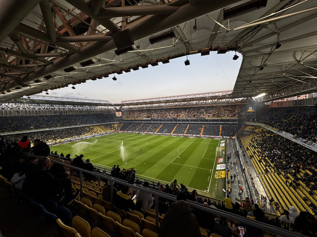 mhmt_ozr's tweet photo. Geldik 💛💙 https://t.co/kh7guqZb1P