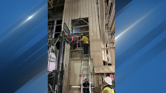 chainlaw's tweet image. "Injured maintenance worker airlifted after being trapped on top of elevator in #Lebec";  worker injured their shoulders and head while performing routine work on the elevator - ow.ly/cw8U50UMOml via #Bakersfield Eyewitness News
