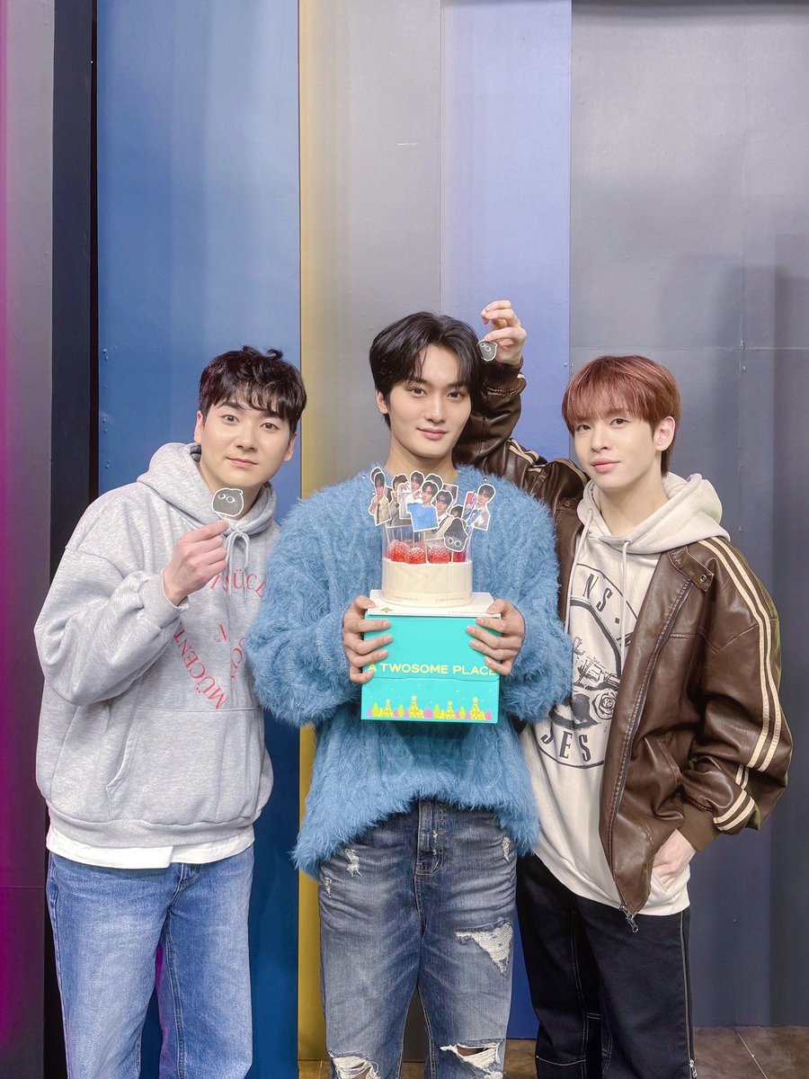 arirang_ASC's tweet photo. [🎂]
⠀
짱엠씨즈의 막내🐱🫶🏻
우리 태영이의 생일을 축하합니다 ⸝⋆⸝⋆♡
⠀
#HAPPYTAEYOUNGDAY
#태어나줘서_TY https://t.co/3zcFBX1zmZ