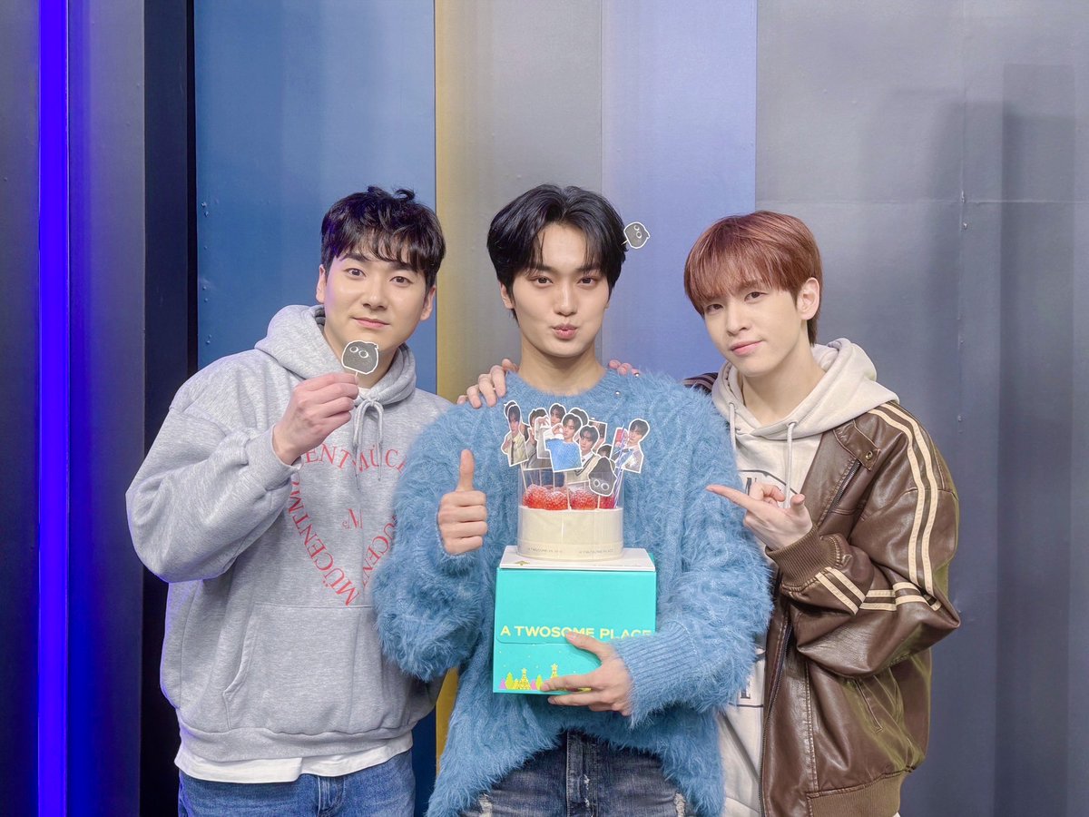 [🎂]
⠀
짱엠씨즈의 막내🐱🫶🏻
우리 태영이의 생일을 축하합니다 ⸝⋆⸝⋆♡
⠀
#HAPPYTAEYOUNGDAY
#태어나줘서_TY