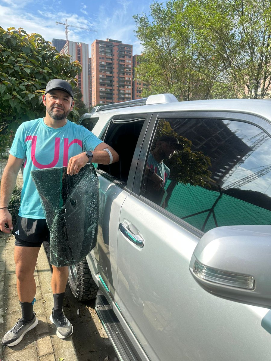 ORTEMAN10's tweet photo. Buenos Días Medellín.
Por acá con una petición, nuestra comunidad de runners tan olvidada de Medellín y eso que el alcalde corre
Sector Ciudad del Río, hay un comando de Policía a 1km. Esta situación es reiterada
Por favor compartir

@AlcaldiadeMed @seguridadmed @PoliciaMedellin https://t.co/s8pJ5sMoZ1