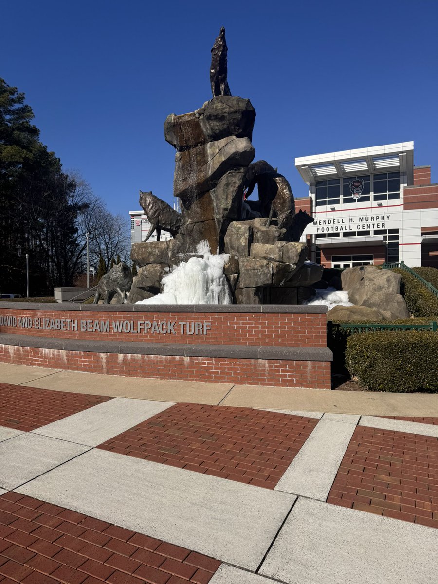 _ZionBenyard_'s tweet image. Very blessed to be able to go to NC State yesterday with @benmubenga21 @camsimmons96 @JaysonStack