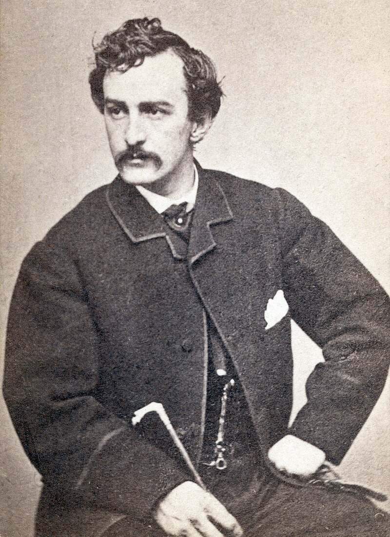 kavitha129's tweet photo. In 1863, Robert Todd Lincoln, the eldest son of President #AbrahamLincoln, fell from a crowded train platform in Jersey City. As the train approached, #EdwinBooth, one of America's most celebrated actors of the time, grabbed young Lincoln by his coat collar and pulled him to safety.
A few months later, Robert recognized his rescuer from a photograph. In a twist of fate, Edwin was the brother of John Wilkes Booth - the man who would later assassinate President Lincoln.
Edwin Booth carried this memory as a source of comfort after his brother's infamous deed, knowing that despite his family's dark legacy, he had once saved the life of a President's son.