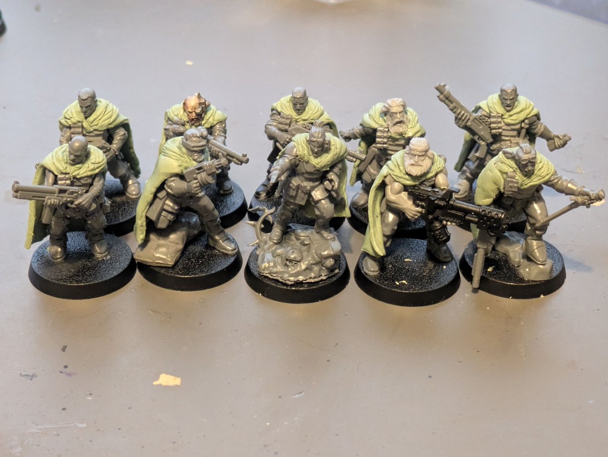 CptCorallis's tweet photo. This weekend's project (since the Krieg box delay) was finding a good mix of milliput/green stuff for cloak sculpting.
Think I got there with the engineers/scouts for the Tanith. 

I do need to make less at once though, was drying fast by the end.

#warhammercommunity
#nerdlings https://t.co/Eq1UuZWZkO