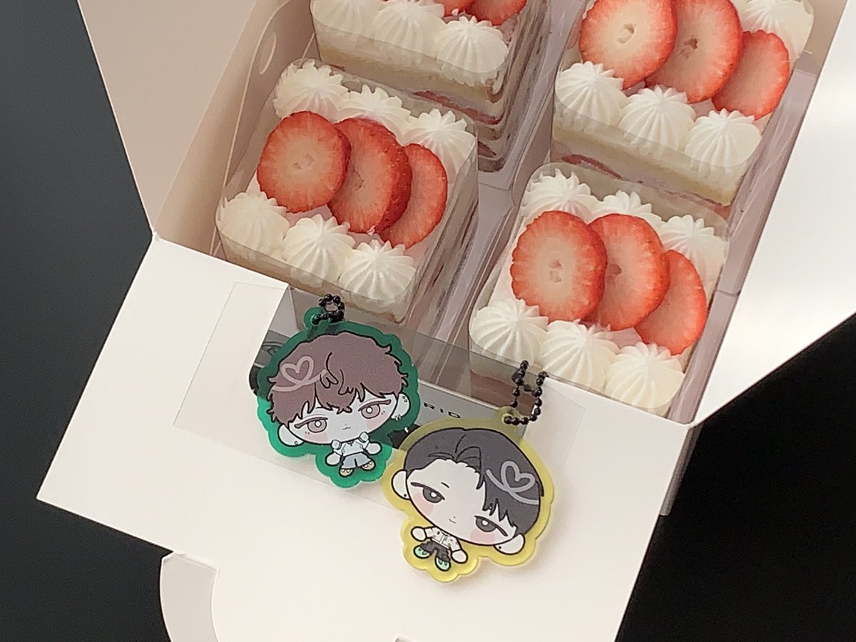 #HBD_to_EYAN 

RT 추첨 한분께 사진 속 현헌 키링 보내드립니다 

📌 디스러브 소장 인증 , 1차 벨계