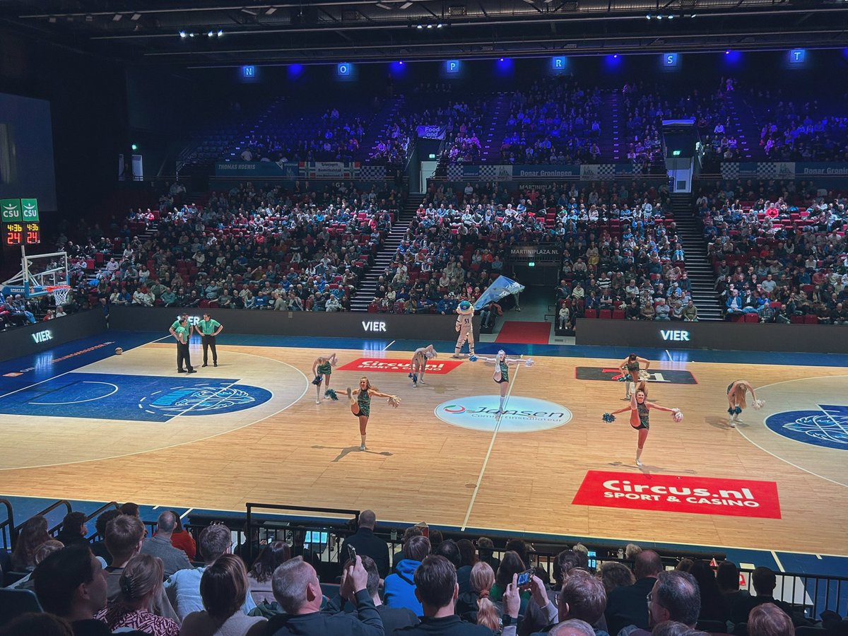 Peter van der Molen (@peter_vd_molen) on Twitter photo Zijn we weer 😁🏀….in een goed gevuld <a href="/Martiniplaza/">Martiniplaza Groningen</a> staat <a href="/Donar_Official/">Donar</a> met 52-42 voor tegen <a href="/leuvenbears/">Leuven Bears</a>, nog 15 minuten… #Donar #together Zijn we weer 😁🏀….in een goed gevuld <a href="/Martiniplaza/">Martiniplaza Groningen</a> staat <a href="/Donar_Official/">Donar</a> met 52-42 voor tegen <a href="/leuvenbears/">Leuven Bears</a>, nog 15 minuten… #Donar #together