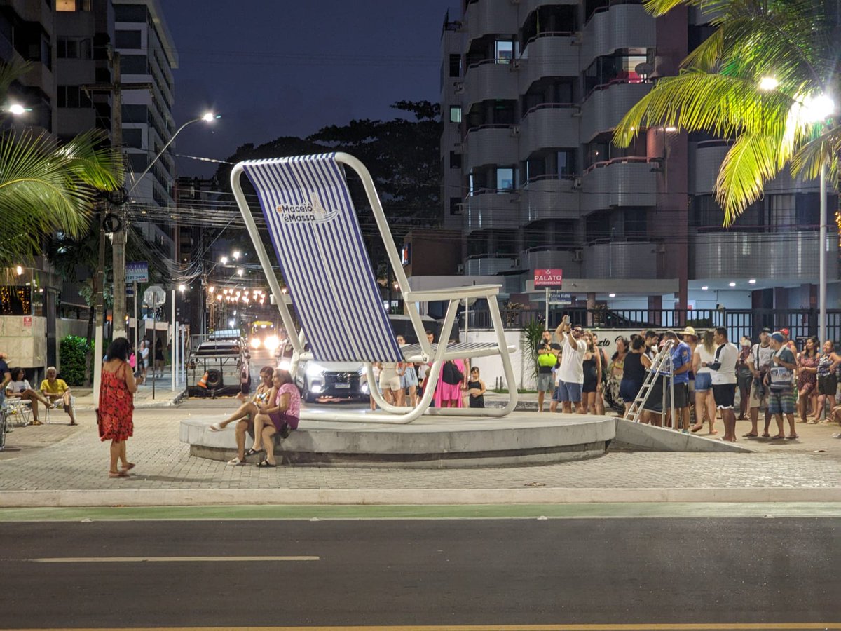 ro_gi_ro's tweet photo. Le hicieron un monumento a Macri en Maceió https://t.co/32yqQ7OzoK