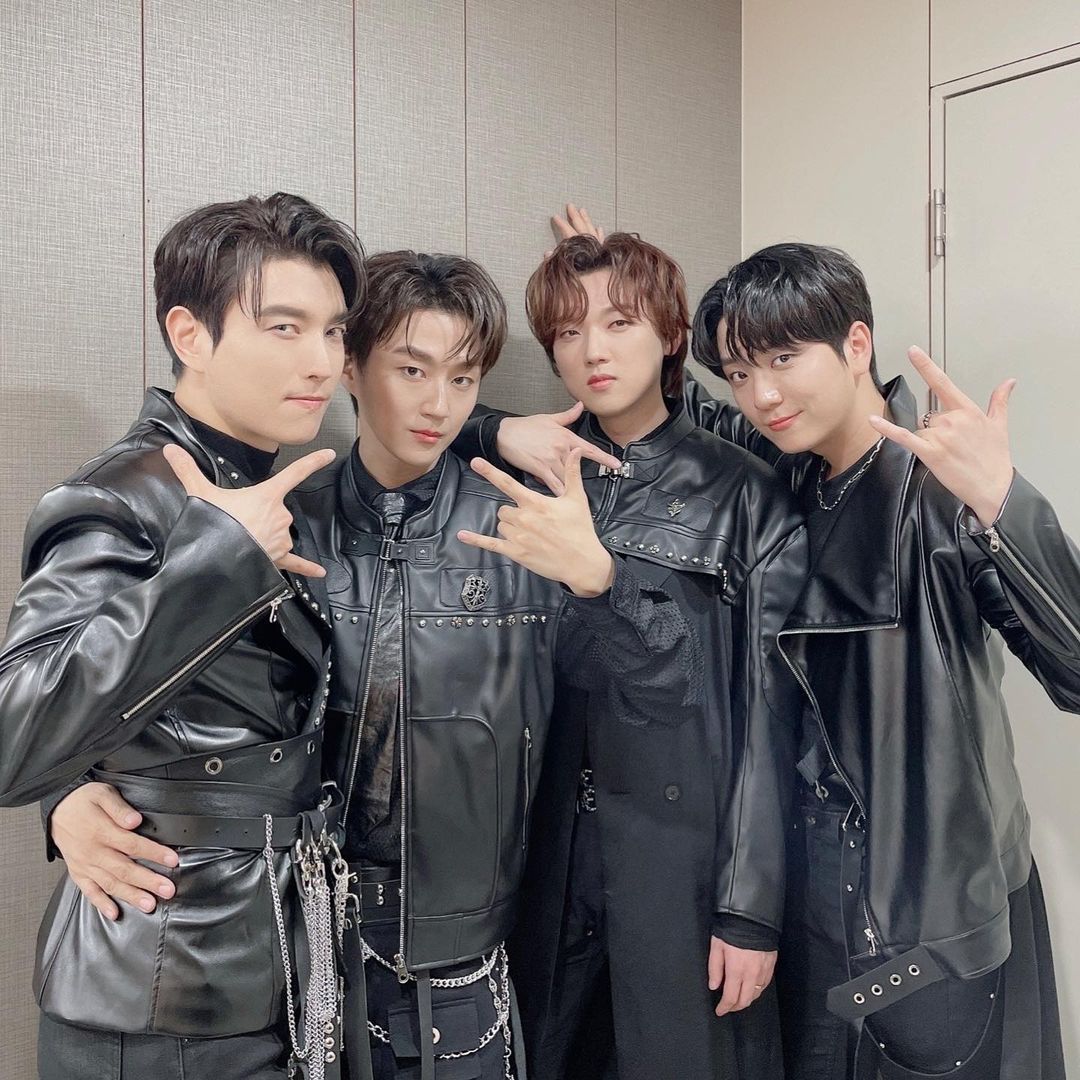 lilliilove1's tweet photo. 형님즈 보고싶어요
냥냥즈 보고싶어요
티앤티 보고싶어요
포레 보고싶어요
｡°(°.◜ᯅ◝°)°｡ https://t.co/Dw7O59Wudd