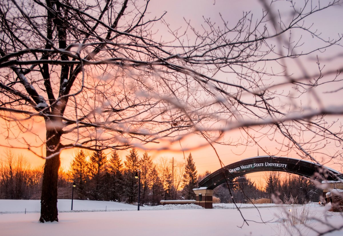 GVSUalum's tweet photo. Happy birthday, Michigan!🎂🎉

Today, Michigan is 188 years old, becoming the 26th state in the United States on January 26, 1837. Home to scenic views in every season makes GVSU a beautiful place to be year-round.❄️🍁☀️🌸 https://t.co/sFHa0zice6
