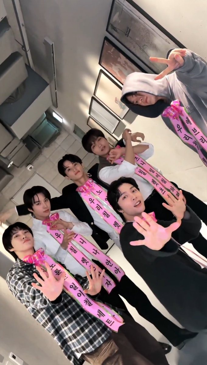 💚우리칠 렛츠가자💚

🐯노 일이칠 노 라이프
🐱일이칠 데이 베리 퍼니
🐶시즈니 나 안아
🐻시즈니 우리칠 와떠여
🐰노룬산 일이칠 세트
🍒에브리바디 스크림