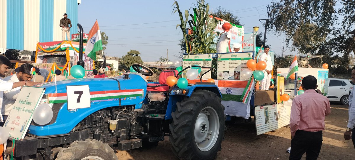 ARVALLIGSMANDAL's tweet photo. ૭૬માં પ્રજાસત્તાક પર્વની ઉજવણી નિમિત્તે અરવલ્લી જિલ્લાના ધનસુરા તાલુકા મા જિલ્લા કક્ષાનો  26 મી જાન્યુઆરી પ્રજાસત્તાક પર્વ ઉજવણી  કરવામાં આવી જેમાં ખેતીવાડી શાખા નો ટેબ્લો રજૂ કરવામાં આવ્યો 
@DdoArvalli @CollectorArvali  @GovernorofGuj  
@RaghavjiPatel https://t.co/hbIezXzQIv